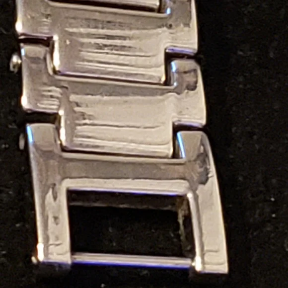 Gucci Silver and Black Watch - Picture 6 of 11